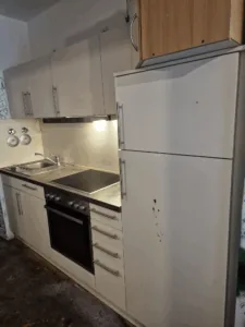 Graffiti von Schrank entfernen