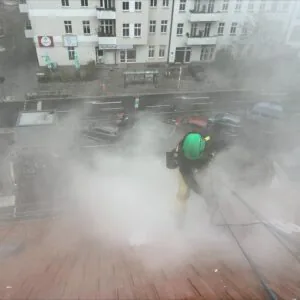 Graffitibeseitigung auf dem Dach